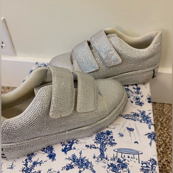 She Is CHEVAL Gunna Be A Supermodel Silver Sparkly Sneakers - Totally Buggin - 8 - Picture 4 of 16